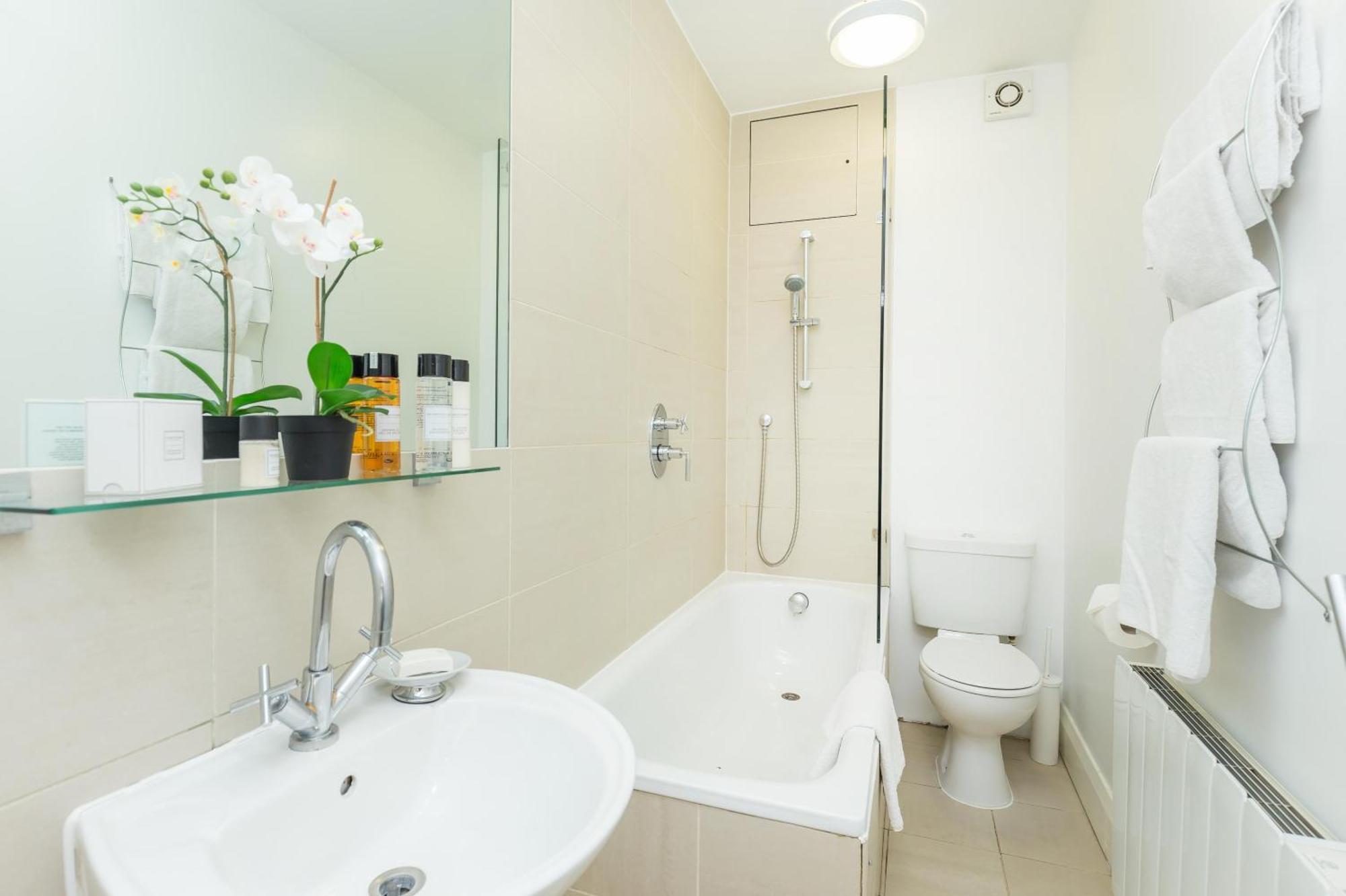 Picton 2Br Apartment - Prime Location & Comfort Londen Buitenkant foto