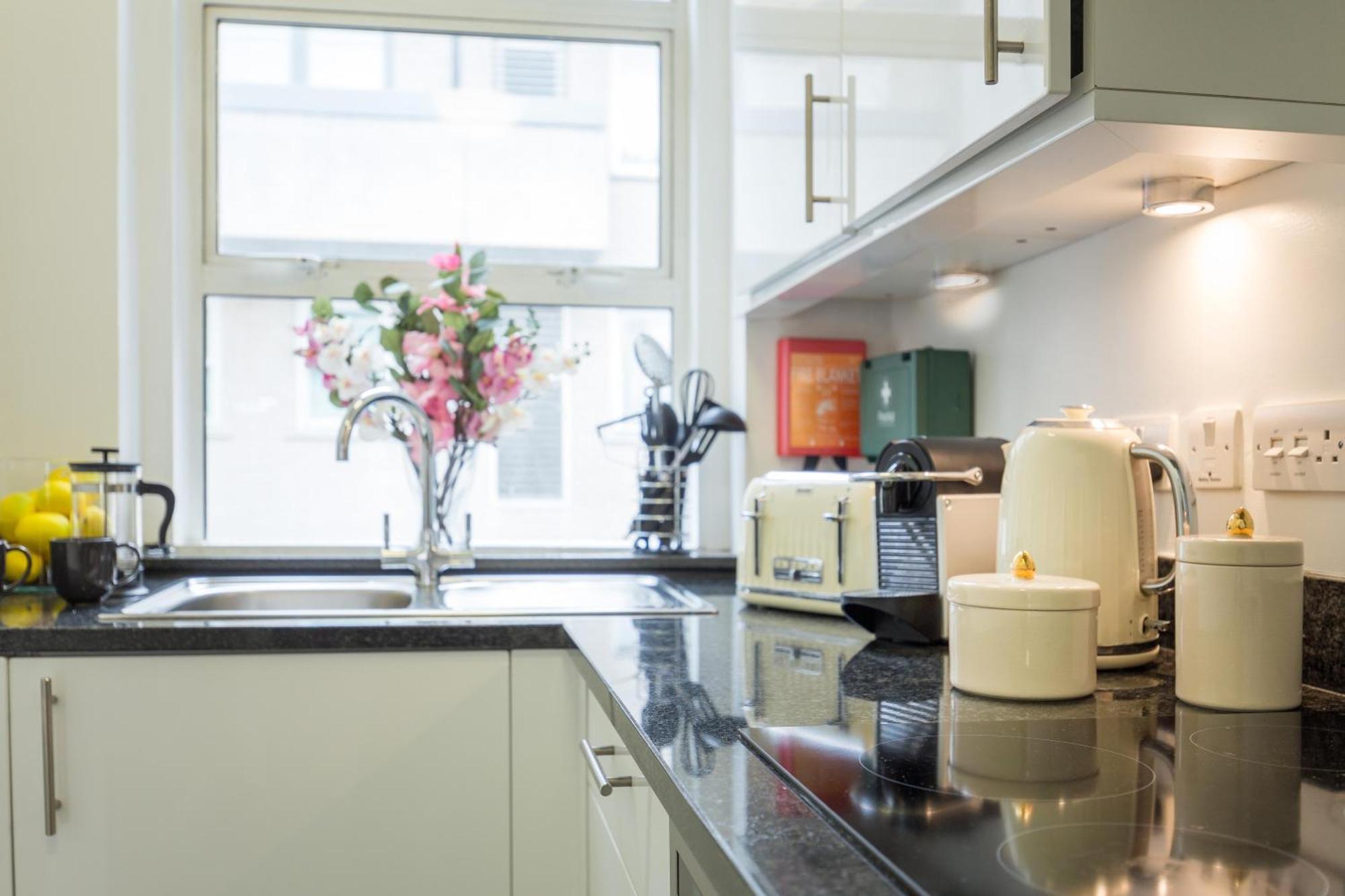 Picton 2Br Apartment - Prime Location & Comfort Londen Buitenkant foto