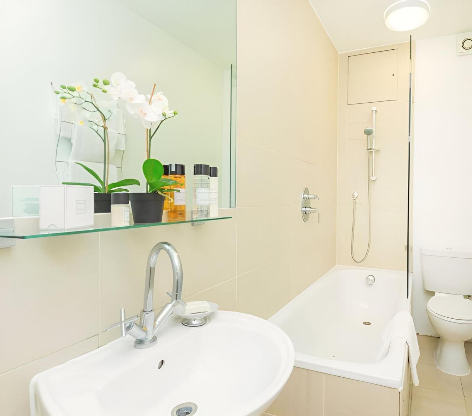Picton 2Br Apartment - Prime Location & Comfort Londen Buitenkant foto